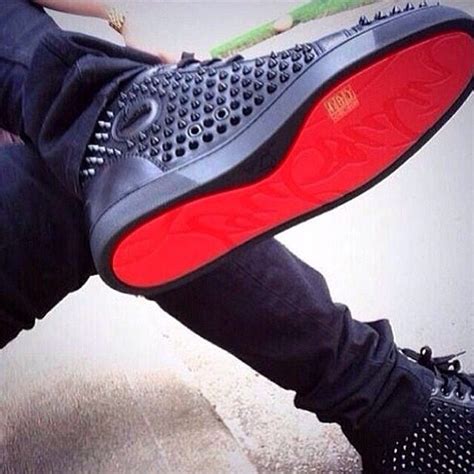 does louis vuitton make red bottom shoes